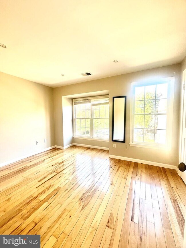 Building Photo - 7819 Colonial Springs Blvd