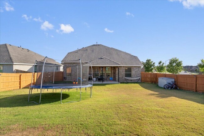 Building Photo - Spectacular 4 Bedroom, 3.5 Bath, Corner Lo...