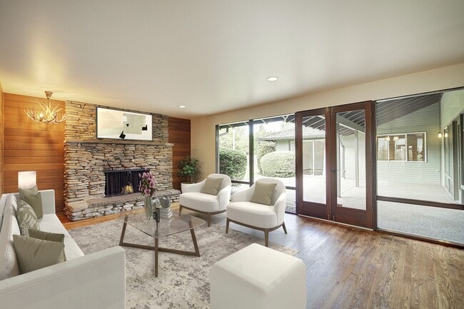 Building Photo - 4bd/2.5ba Clyde Hill Home