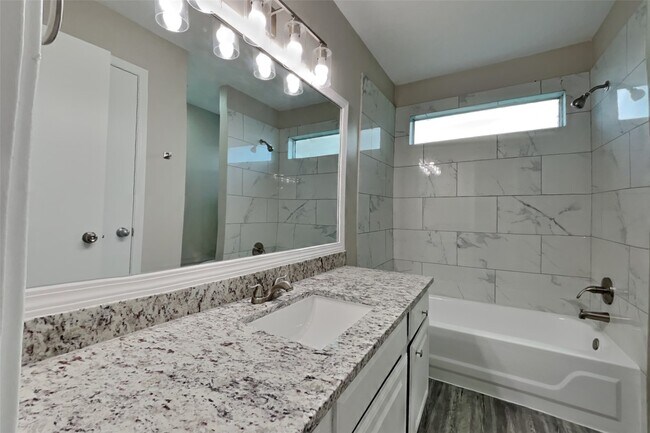 Building Photo - 4715 Brooklawn Dr