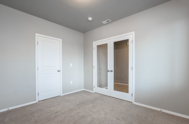 Building Photo - Beautiful 4 Bedroom 2.5 Bath River Run Home