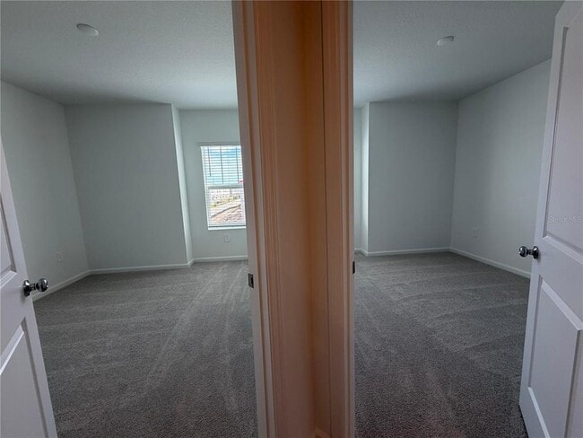 Building Photo - 2799 Skyline Lp