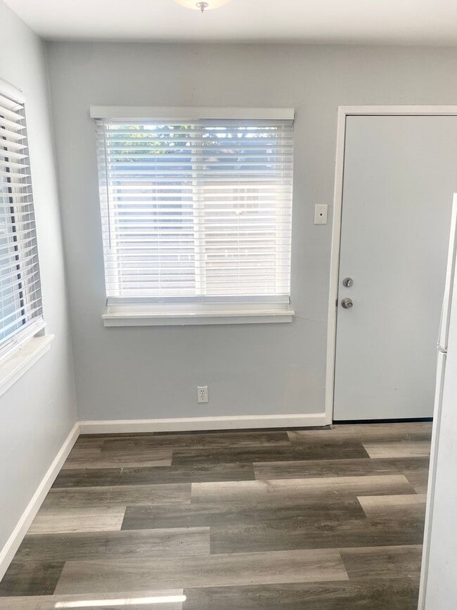 Building Photo - 3415-3417 E Terrace Ave