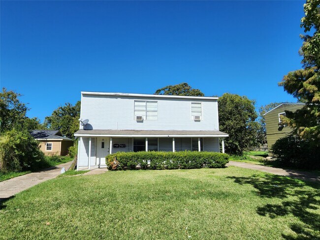 Primary Photo - 1136 5th Ave N
