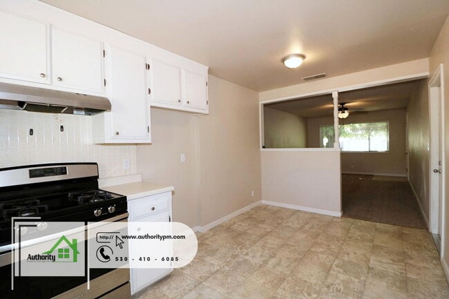 Building Photo - 2326 Corona St