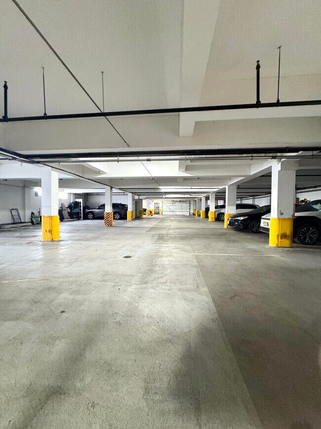 Building Photo - 1911 Grand Ave