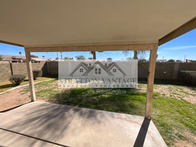 Building Photo - 8207 W Palmaire Ave