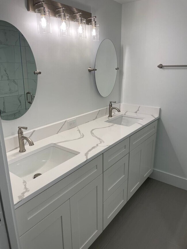 Building Photo - Townhouse 2 Bedroom 2.5 Bath West Palm beach