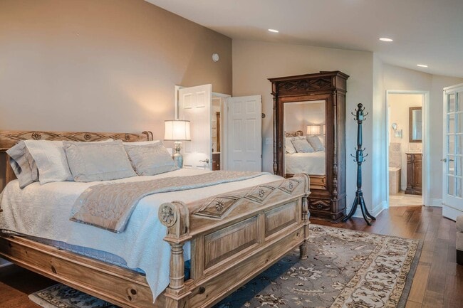 Building Photo - 5734 Fairview Pl