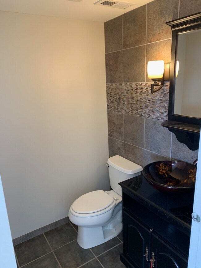 Building Photo - 749 Cove Ct