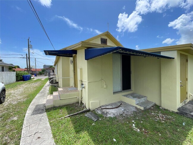 Building Photo - 3157 SW 17th St
