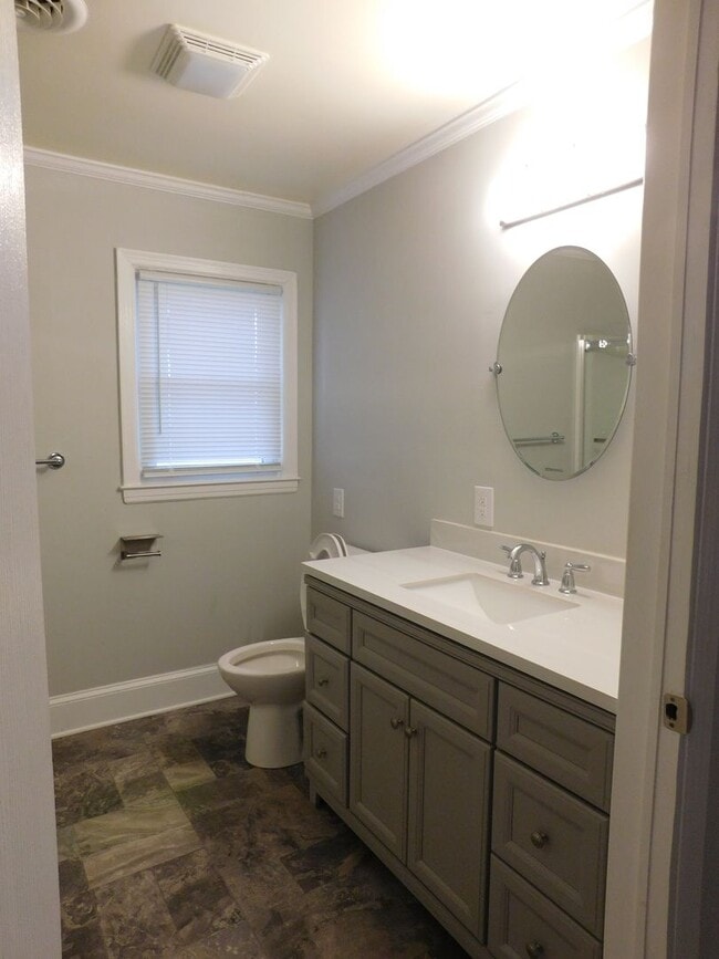 Building Photo - 418 Church Rd