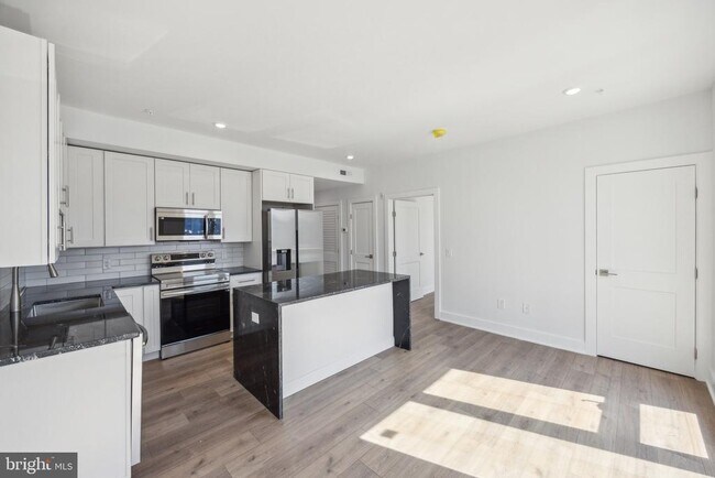 Building Photo - 1350 N Front St