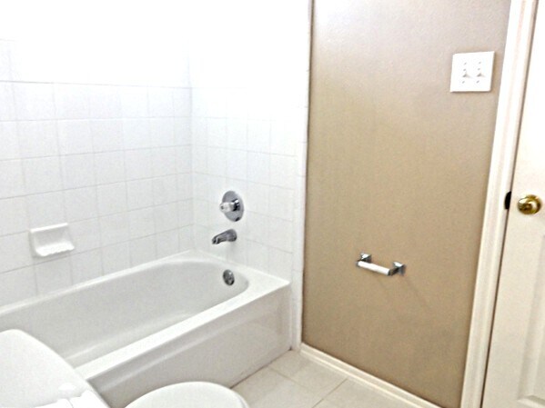Building Photo - 15303 Baber Ct