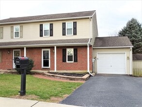 Building Photo - 932 Orchard St