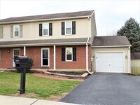 Building Photo - 932 Orchard St