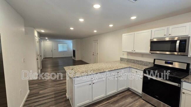Building Photo - 677 McGill Dr