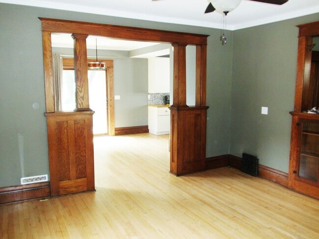 Building Photo - 313 4th Ave NW