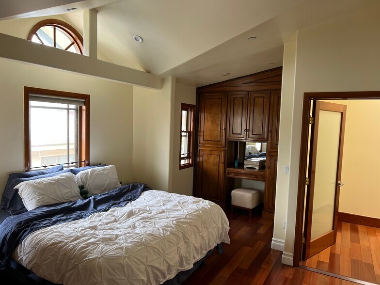 Building Photo - 1027 10th St