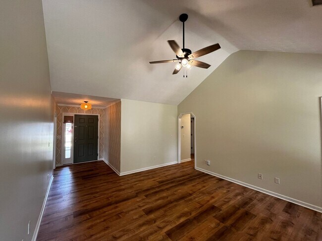 Building Photo - New On the Market!