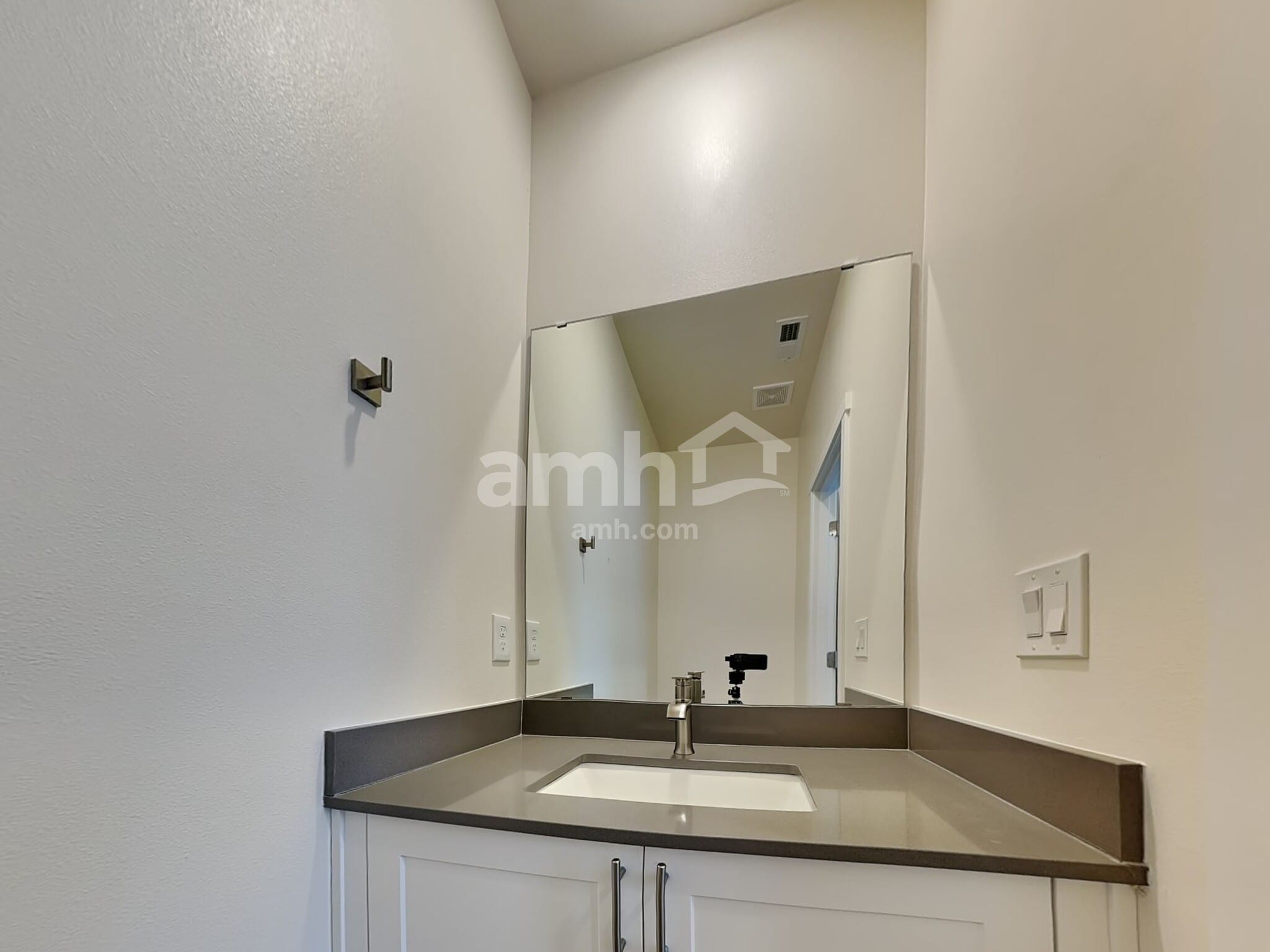 Building Photo - 8002 Katriel Ct SW