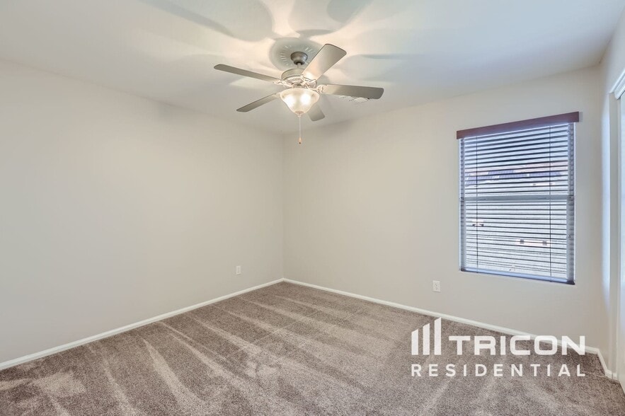Building Photo - 40781 W Robbins Dr