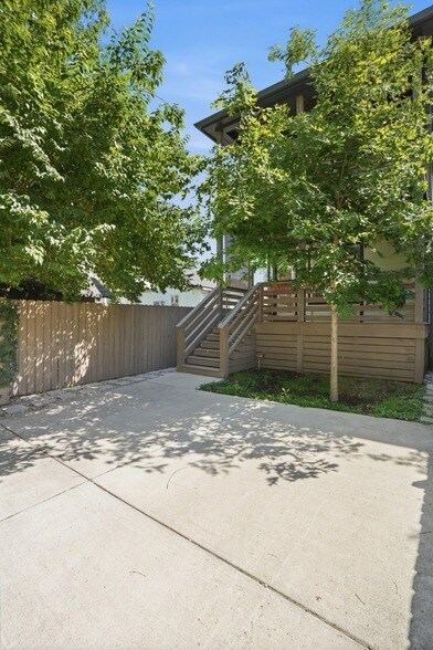 Building Photo - 1911B 15th Ave N