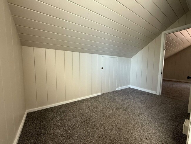 Building Photo - Renovated Single-Family Home – We Welcome ...