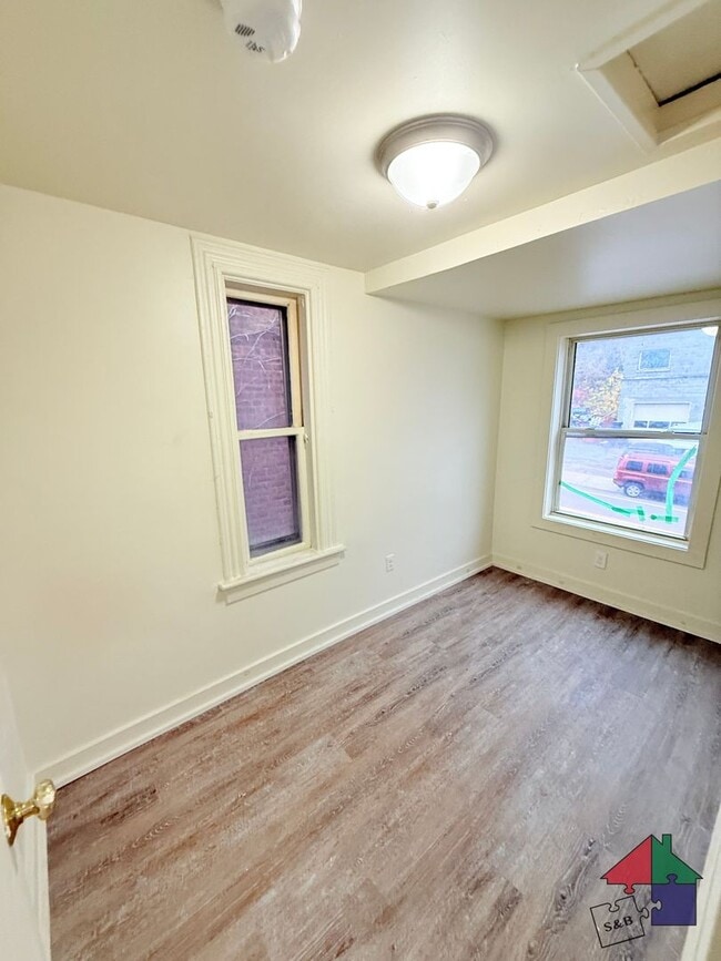 Building Photo - 94 Malletts Bay Ave