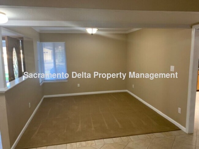 Building Photo - Spacious 3 bedroom, 2 Bath home in Citrus ...