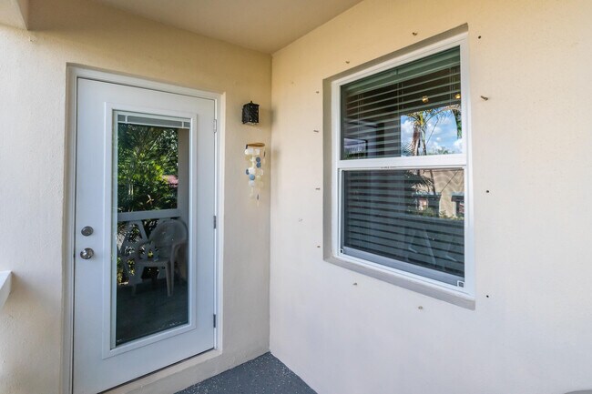 Building Photo - 2591 NE 55th Ct