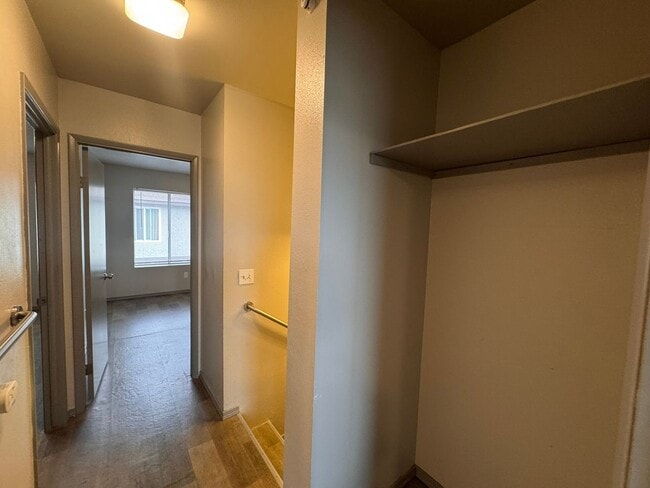 Building Photo - Modern 3-Bedroom Townhome with Garage & Pr...