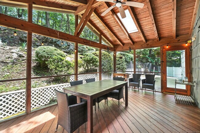 Building Photo - 163 MacGregor Dr