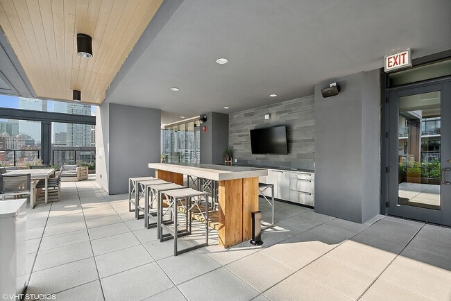 Building Photo - 366 W Superior St