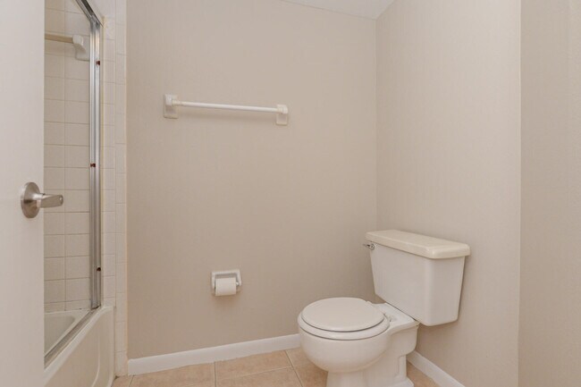 Building Photo - 1540 SE Royal Green Cir