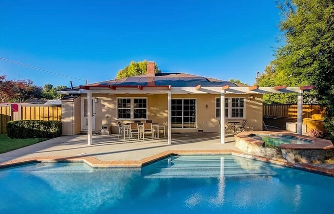 Building Photo - 20426 Lorne St