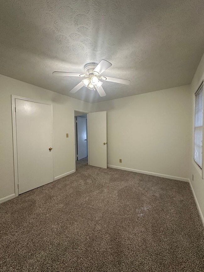 Building Photo - Move-in ready 3 bedroom, 2 bath brick home...