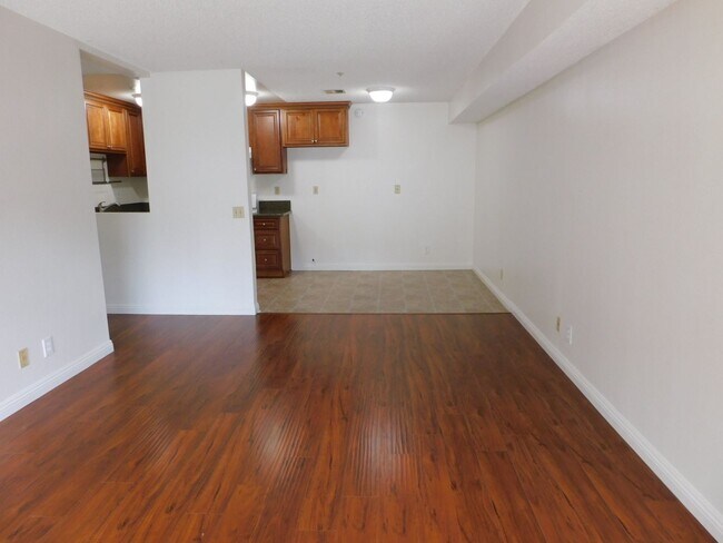 Interior Photo - 4th8021