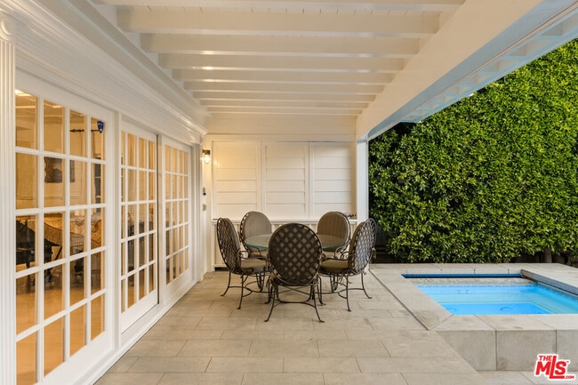 Building Photo - 501 Palisades Beach Rd