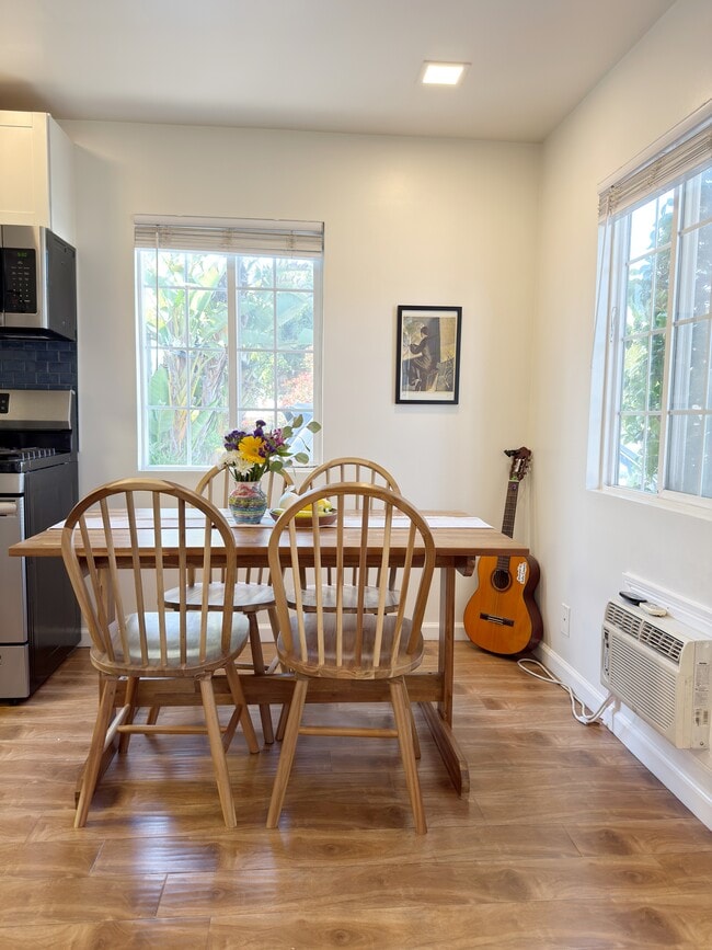 Building Photo - Atwater Village Bungalow Unit #2