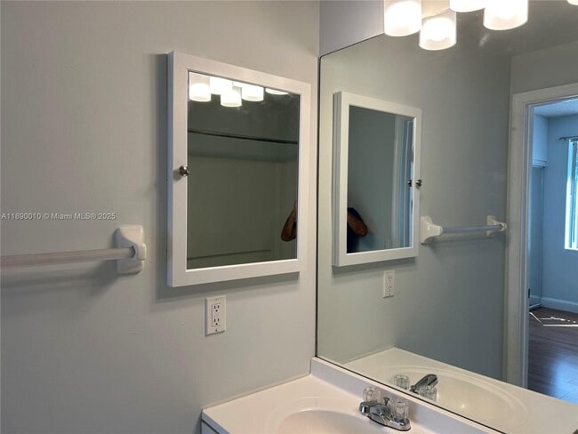 Building Photo - 11030 Tarpon Bay Ct