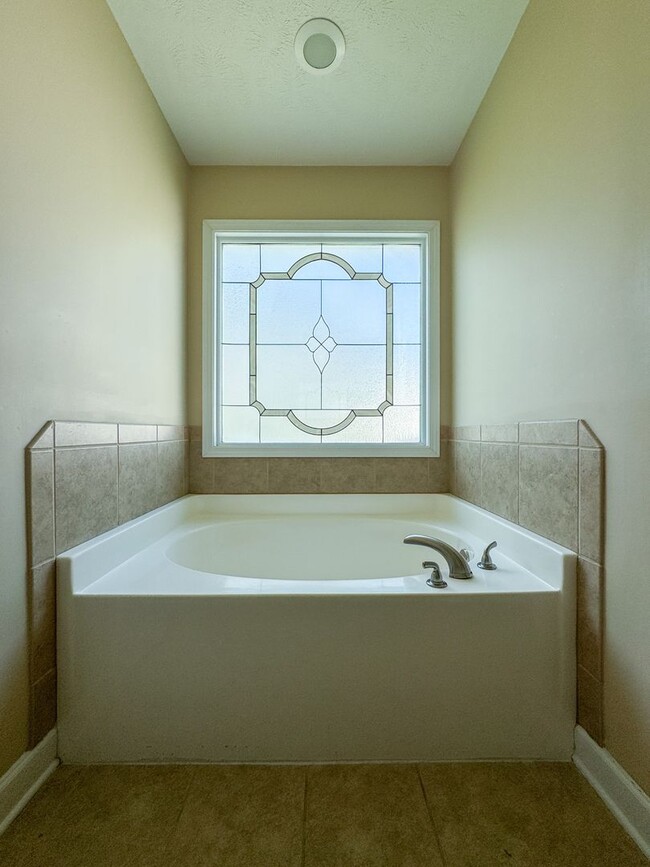 Building Photo - 258 Ivy Stone Dr
