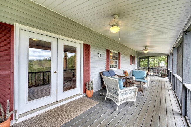 Building Photo - 586 Sun Valley Dr