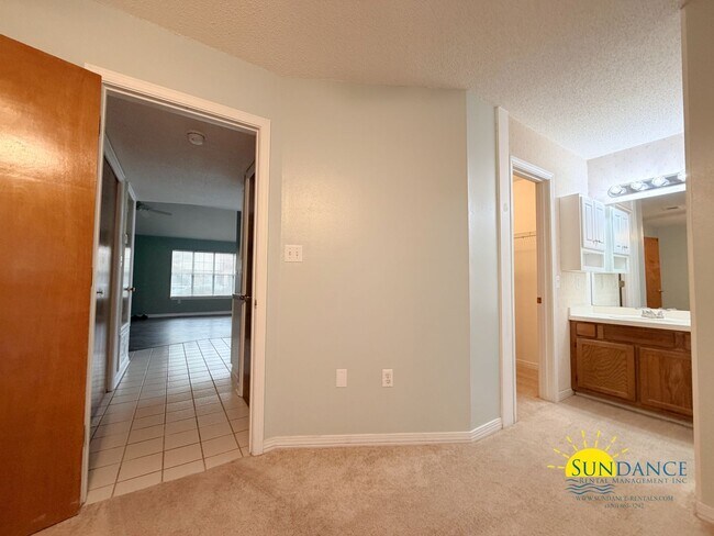 Building Photo - 946 Ashley Ln