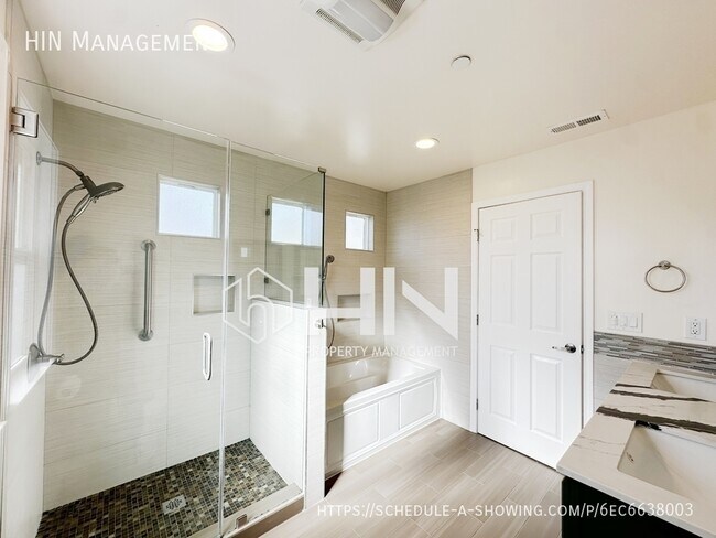 Building Photo - 776 Olive Ave