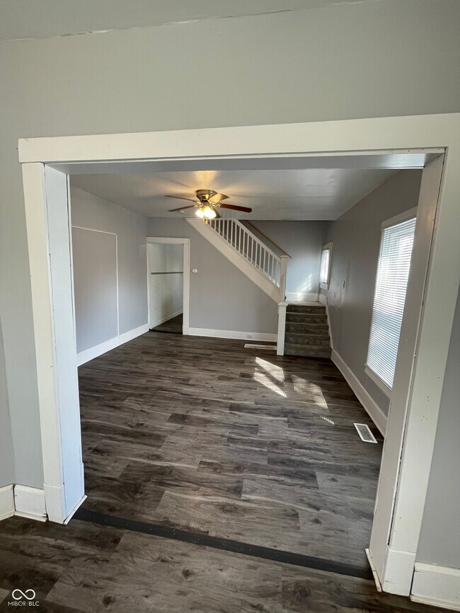 Building Photo - 93 S 5th Ave