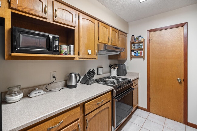 Building Photo - 206 Cedar Ridge Way