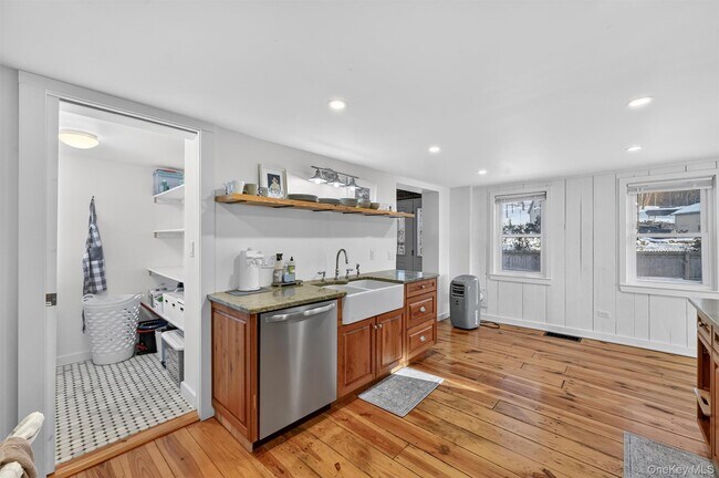 Building Photo - 322 NY-94