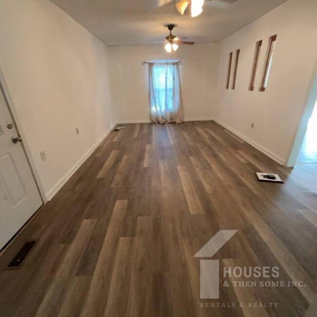 Building Photo - 113 Susan Ave