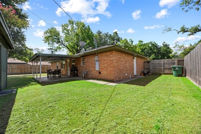 Building Photo - 5334 Saxon Dr